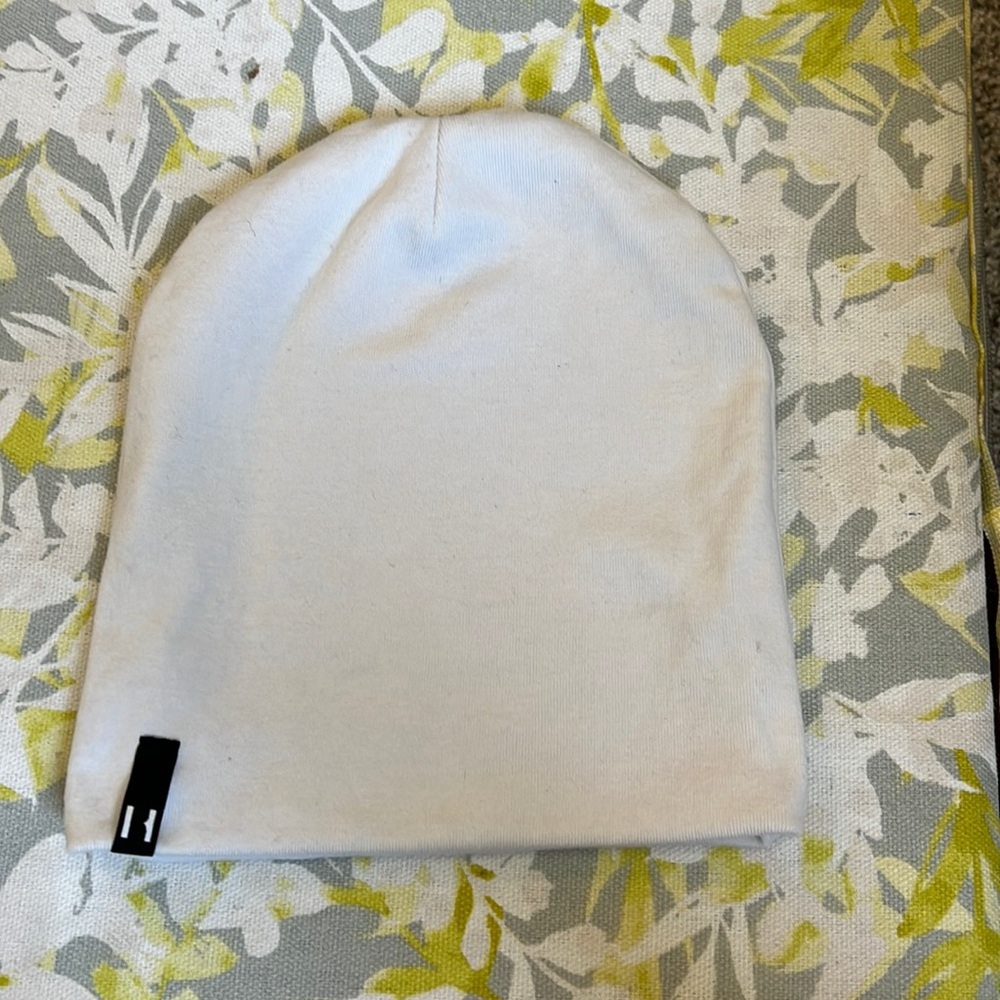 Beau Hudson toddler size white beanie